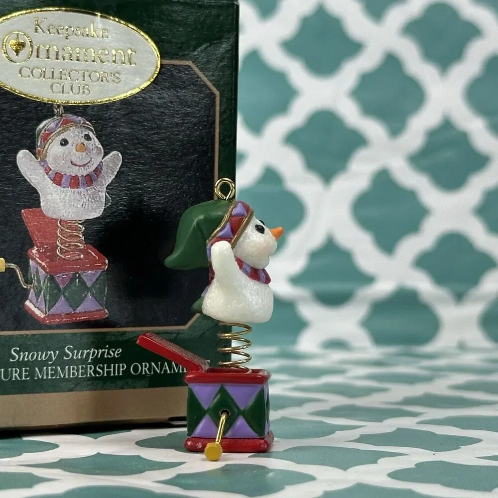 Hallmark Keepsake Ornament Collector's Club‎ Snowy Surprise 1999 Membership #T7